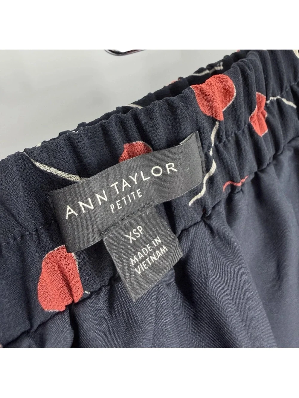 Ann Taylor Pleated Skirt Womens Size XSP Navy Cherry Novelty Print Flowy Lined